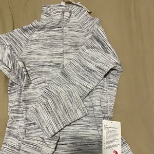 Lululemon Outrun the Elements 1/2 Zip NWT size 8